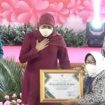 Gubernur Jatim Khofifah Indar parawansa, saat peringatan Hari Ibu ke-93 dan HUT Dharna Wanita Persatuan tahun 2021 di Kota Probolinggo, Minggu (26/12/2021).