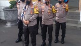 Kapolda Jatim, Irjen Pol Nico Afinta saat menggelar rapat koordinasi bersama Kapolrestabes Surabaya di Mako Mapolrestabes Surabaya.Senin (27/12/21)