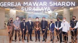 Wagub Emil usai meninjau Gereja Kemenangan di Jl. Bogowonto No. 20, Surabaya, Minggu (26/12/2021)