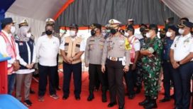 Menhub Budi Karya Sumadi bersama Kakorlantas Polri Irjen pol.Firman Santyabudi, saat sidak penerapan prokes di Banyuwangi