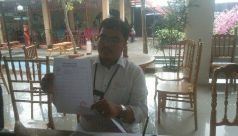 Kuasa Hukum Budi Hariyanto dari Siswi yang Dikeluarkan oleh SMK Perikanan Tunjukan Surat Somasi