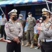 Tim Pengawas Daerah Korlantas Mabes Polri yang dipimpin KBP Indra Ja'far melakukan pemeriksaan di Pos Pelayanan Alun-Alun Kota Batu Wisata terkait penerapan Protokol Kesehatan (27/12/ 2021).