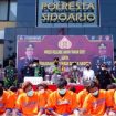 Kapolresta Sidoarjo Kombes Pol Kusumo Wahyu Bintoro saat memimpin pemusnahan barang bukti di Mapolresta Sidoarjo. Selasa (29/12/2021).