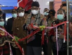 Bupati Sumenep, Achmad Fauzi, di sela-sela peresmian Puskesmas Pangerungan Besar Kecamatan Sapeken. Rabu (29/12/2021).