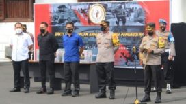 Kapolrestabes Surabaya, Kombes Pol A Yusep Gunawan saat memimpin apel pelepasan baksos Alumni Akpol 2004 Batalyon Tatag Trawang Tungga, Kamis (30/12/2021)