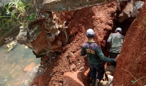 Cegah Banjir, DPUPR Depok Lebarkan Sudut Kali Gondang
