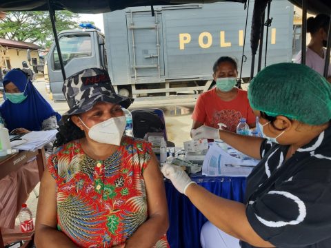 Polres Sorong Kejar Target Vaksinasi Covid-19 di Berbagai Lokasi
