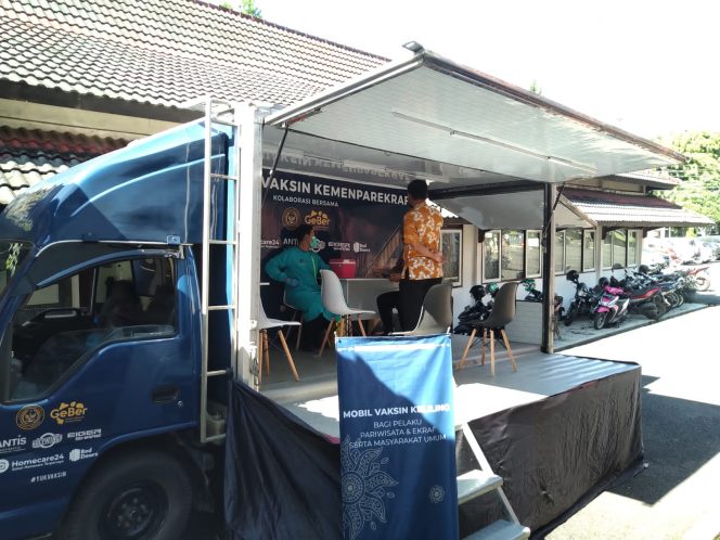 
					Mobil Vaksin Kemenparekraf Bawa 500 Dosis Sinovac Untuk Warga Wonosobo