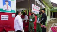 Sekretaris Daerah Kabupaten Lumajang, Agus Triyono memantau Pilkades di Desa Jambekumbu dan Desa Jambearum, Kecamatan Pasrujambe, Lumajang, Jawa Timur, Kamis (2/12/2021).