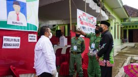 Sekretaris Daerah Kabupaten Lumajang, Agus Triyono memantau Pilkades di Desa Jambekumbu dan Desa Jambearum, Kecamatan Pasrujambe, Lumajang, Jawa Timur, Kamis (2/12/2021).