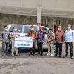 Bupati Ciamis Herdiat Sunarya menerima bantuan satu unit mobil ambulans dari BRI Cabang Ciamis Rabu, (01/12/2021).
