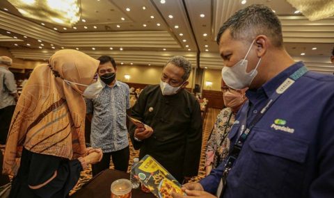 Disdagin Kota Bandung Berikan 150 Sertifikasi Halal dan 79 Sertifikat Uji Mutu kepada IKM