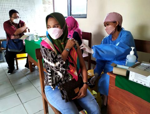 Gandeng DPRD DIY, MWC NU Gamping Gelar Vaksinasi Massal