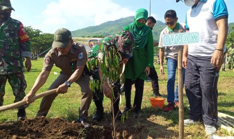 Peduli Kelestarian Alam, Kodim 1628/SB Tanam Ribuan Pohon di Wilayah Sumbawa Barat