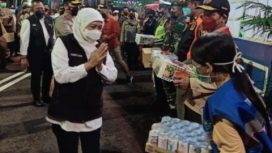 Gubernur Jawa Timur, Khofifah Indar Parawansa, bersama Forkompinda Jatim memantau pos pelayanan Natal dan Tahun Baru di Taman Bungkul Surabaya, Jumat (31/12/2021).