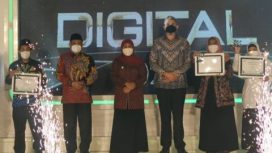 Gubernur Khofifah saat menghadiri Anugerah Inovasi Madrasah Digital Jawa Timur 2021 di Hotel Vasa Surabaya, Senin (3/1/2022).
