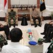 Kapolda Jawa Timur, Irjen Pol Nico Afinta, saat menerima kunjungan kehormatan Pangdam V/ Brawijaya Mayjen TNI Nurchahyanto.,M.Sc di Ruang kerja Kapolda Jatim, Senin (3/1/2022).