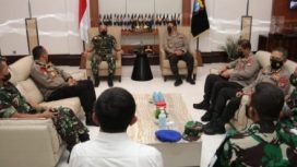Kapolda Jawa Timur, Irjen Pol Nico Afinta, saat menerima kunjungan kehormatan Pangdam V/ Brawijaya Mayjen TNI Nurchahyanto.,M.Sc di Ruang kerja Kapolda Jatim, Senin (3/1/2022).