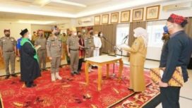 Bupati Banyuwangi Ipuk Fiestiandani, saat lantik Kepala Dinas Damkar, di Kantor Pemkab. Banyuwangi, Senin (3/1/2022).