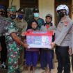 Kapolres Kediri Kota AKBP Wahyudi S.I.K., M.H meninjau langsung lokasi bencana banjir dan tanah longsor yang menerjang Desa Blimbing Kecamatan Mojo Kabupaten Kediri.