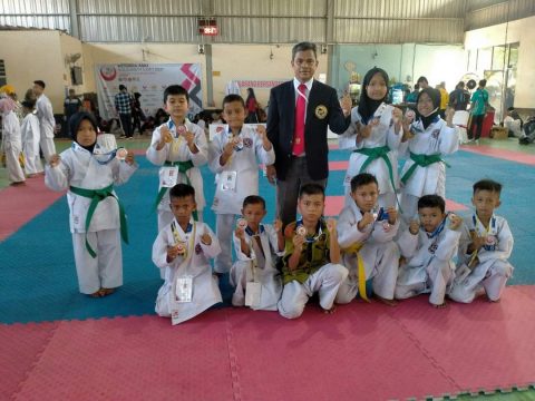 Dojo Musalla Djabal Nur Sabet 12 Medali pada Kejurda Solidarity Karate Cup 1 Padang