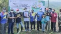 Dinas Sosial Provinsi Jawa Timur , melakukan penanaman 1.500 bibit pohon di Kabupaten Nganjuk, Sabtu (8/1).