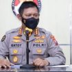 Kombes Pol Gatot Repli Handoko, Kabid Humas Polda Jatim saat memberikan keterangan pers di Mapolda Jatim terkait sindikat jual beli vaksin COVID-19 booster ilegal