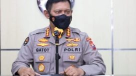 Kombes Pol Gatot Repli Handoko, Kabid Humas Polda Jatim saat memberikan keterangan pers di Mapolda Jatim terkait sindikat jual beli vaksin COVID-19 booster ilegal