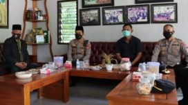 Kapolres Bojonegoro AKBP Muhammad, bersama Ketua Majelis Ulama Indonesia (MUI) Bojonegoro, di Ponpes Al Rosyid Desa Ngumpak Dalem Kecamatan Dander, Selasa (11/1/2022).