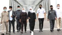 Gubernur Jawa Timur Khofifah Indar Parawansa, saat meresmikan Jembatan Terusan Bojonegoro -Tuban (TBT), Rabu (12/1/2022).