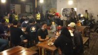 Ditsamapta Polda Jatim melaksanakan giat patroli Kegiatan Rutin Yang Ditingkatkan (KRYD) di beberapa cafe dan warung kopi di Surabaya, pada Selasa (11/1/2022) malam.
