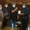 Pj Sekdaprov Jatim Wahid Wahyudi bersama mantan Plh sekdaprov Jatim, Heru Tjahjono silahturahmi, sekaligus pamitan ke Ketua DPRD Jatim, Kusnadi.Kamis (13/2/2022).