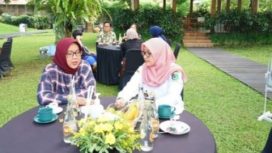 Bupati Bogor, Ade Munawaroh Yasin, saat bertemu Bupati Banyuwangi Ipuk Fiestiandani di halaman belakang Pendopo Banyuwangi, Rabu (12/1/2022).