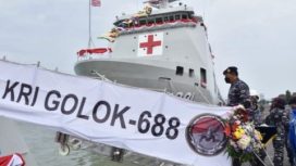 Kepala Staf Angkatan Laut (Kasal) Laksamana TNI Yudo Margono didampingi Pangkoarmada II Laksda TNI Dr. Iwan Isnurwanto, saat meresmikan dua kapal perang Republik Indonesia di Dermaga Ujung Madura Koarmada II, Surabaya, Jum’at (14/1/2022).