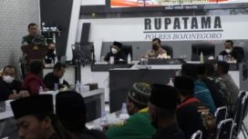 Kapolres Bojonegoro AKBP Muhammad bersama Dandim 0813/Bojonegoro, Letkol. Arm. Arif Yudho Purwanto, saat acara Cangkrukan Kamtibmas di Gedung AP I Rawi Polres Bojonegoro, Sabtu(15/1/2022).