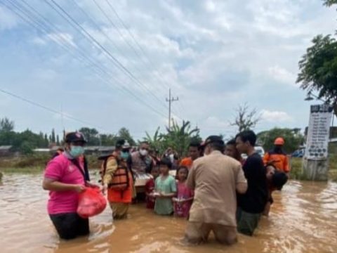 Pasok Warga Terdampak Banjir, Pemkab Pasuruan Perbanyak Dapur Umum