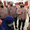 Kapolda Jawa Timur, Irjen Pol Nico Afinta, bersama Asisten Teritorial Kodam V/Brawijaya Kol Inf Ahmad Basuki, saat meninjau vaksinasi di Kab. Pamekasan, Rabu (19/1/2022).