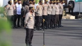 Wakapolrestabes Surabaya, Berikan Himbauan Waspada terhadap Penyebaran Covid-19 Omicron, saat memimpin apel pagi dihalaman Mapolresta Surabaya, Senin (24/01/2022).