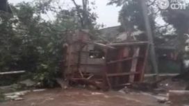 Angin Puting Beliung yang melanda empat Kecamatan di Kabupaten Probolinggo, mengakibatkan sejumlah rumah warga rusak dan beberapa pohon tumbang, Selasa (25/1/2022)