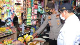 Kapolres Tulungagung, beserta Bupati Tulungagung sidak di Pasar Tradisional.