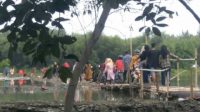 Para pengunjung wisata Dewi Pulo Putri