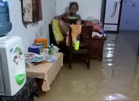 Batujaya Dikepung Banjir, Air Masuk Kepemukiman dan Merendam Area Pasar