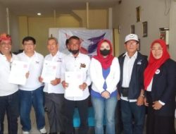 Para Ketua DPD Partai Perindo, Kab. Bogor, Kota Bogor, dan Kota Depok menerima SK Pengesahan Pengurus dari DPP Partai Perindo yang diserahkan oleh Sekretaris DPW Perindo Jabar, Samsudin Munar, Sabtu (23/1/2022)