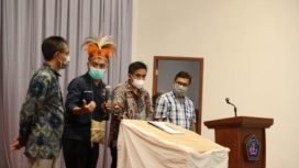 Stafsus Presiden Billy Mambrasar saat menghadiri peresmian Pusat Inkubasi Bisnis dan Teknologi (IBT) Polinef, Papua Barat, Kamis (20/01/2022). (Foto: Tim Stafsus Presiden Billy Mambrasar)