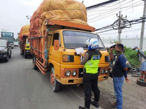 Satlantas Polres Sukabumi Tilang Puluhan Truk ODOL di Perbatasan Bogor
