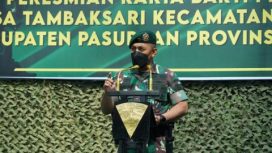 Pangdivif 2 Kostrad Mayjen TNI Andi Muhammad S.H., saat meresmikan Karya Bakti (Karbak) Pipanisasi yang diselenggarakan di Desa Tambaksari, Pasuruan.