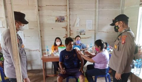 Polres Gunung Mas Adakan Vaksinasi di Puskesmas Tumbang Miri