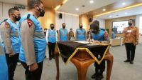 Wakapolda Jatim, Brigjen Pol Slamet Hadi Supraptoyo memimpin penandatanganan pakta integritas dan pengambilan sumpah seleksi penerimaan SIPSS tahun ajaran 2022, di gedung Rupatama Mapolda Jatim, Senin (31/1/2022).