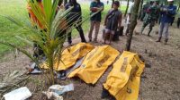 Saat jasad 3 korban di evakuasi di pantai