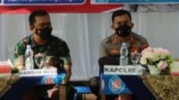 Kapolres Bojonegoro AKBP Muhammad bersama Dandim 0813 Letkol. Arm. Arif Yudho Purwanto, saat menggelar Cangkrukan Kamtibmas Presisi di Desa Bendo Kecamatan Kapas Kabupaten Bojonegoro, Rabu (2/2/2022).